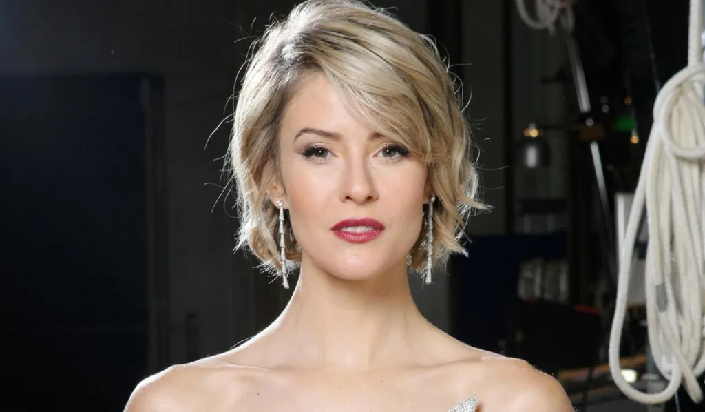 is linsey godfrey pregnant